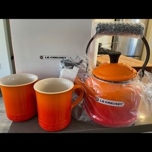 Le Creuset teapot & mugs